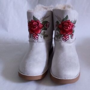 Embroidered White Winter Boots